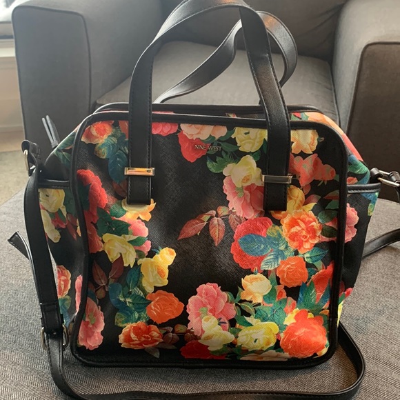 Nine West Handbags - Nine West Floral Purse